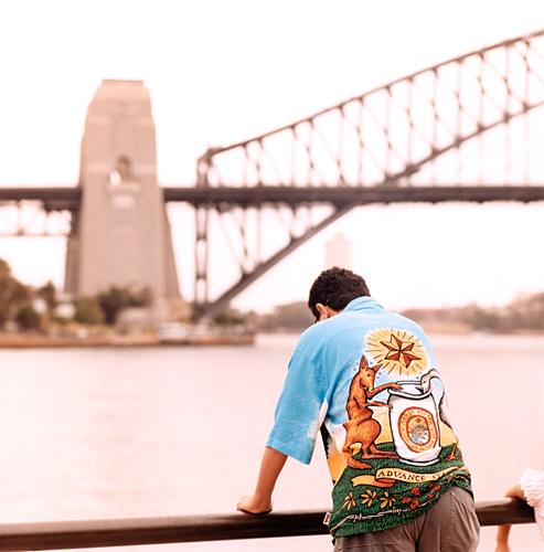 Man with Mambo Bitter shirt, with Sydney Harbour Bridge in background - 
  Alamy ref: AC1EC5 - direct link on contact page