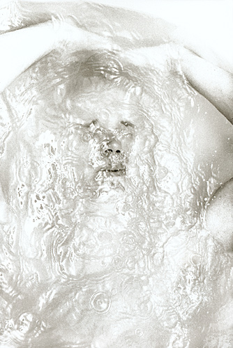 Subaqueous face in bath